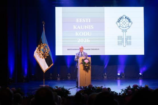 President Alar Karis Kauni kodu tiitli üleandmisel Haapsalus
