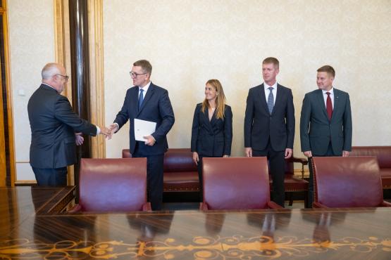 President Karis nimetas ametisse kolm uut ministrit